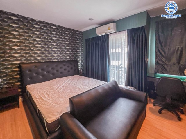 ทาวน์เฮ้าส์มือสอง ม.บ้านกลางเมือง นวมินทร์42 แบรนด์ AP เนื้อที่ 18.1 ตร.ว. มาพร้อมฟังก์ชัน 3 ห้องนอน 3 ห้องน้ำ 2 ที่จอดรถ แถมฟรี !!! เครื่องปรับอากาศ 4 เครื่อง และเครื่องทำน้ำอุ่น 2 เครื่อง สภาพแวดล้อมเยี่ยม ทำเลดีเชื่อมต่อ ถ.รามอินทรา, ถ.เกษตร-นวมินทร์ ใกล้รถไฟฟ้าสายสีชมพู "สถานีนพรัตน์" และทางด่วน ฉลองรัช…